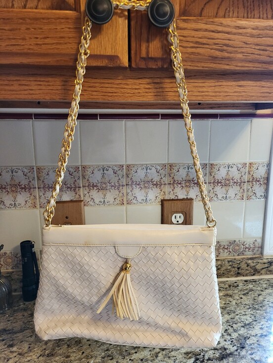 Bueno Handbags - Bueno 10x7 White Cream Woven Faux Leather Shoulder Bag with Gold Chain Strap
